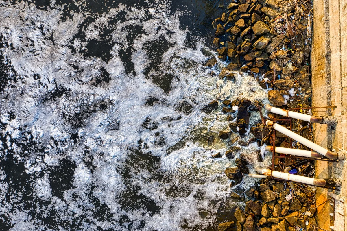 heavy metals in water illustration